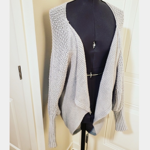 Univeral Thread Reversible Shawl/Cardigan - Picture 4 of 6